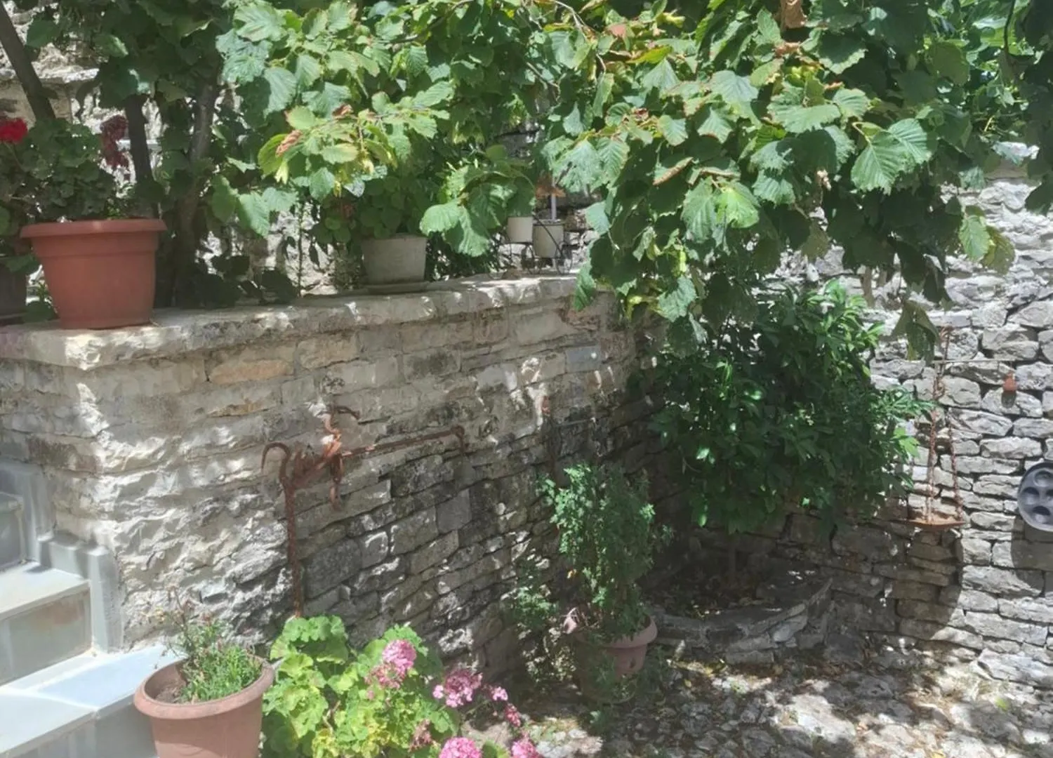 Gjirokastër Arpet Guesthouse בית הארחה
