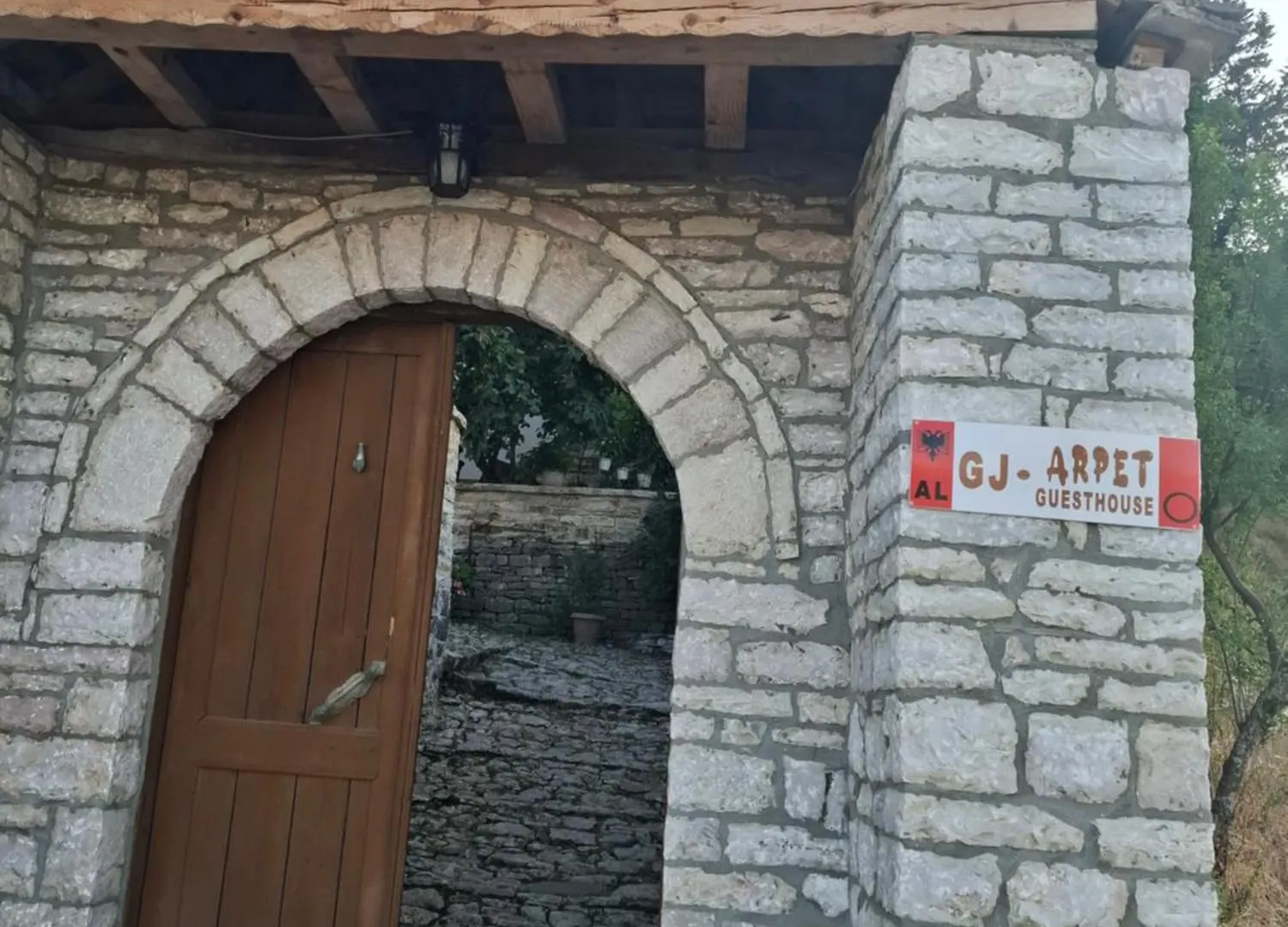 Gjirokastër Arpet Guesthouse אלבניה