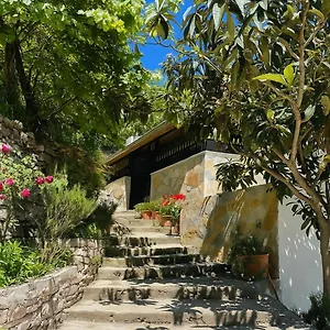 Gasthuis Latifi, Gjirokastër